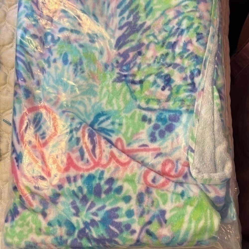 NWT Lilly Pulitzer Shell of a Party Beach Towel